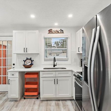 Quaint Gulfport Beach Bungalow 圣彼得堡 外观 照片