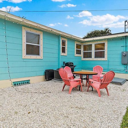 Quaint Gulfport Beach Bungalow 圣彼得堡 外观 照片