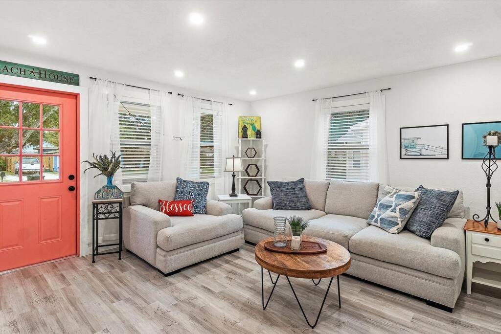 Quaint Gulfport Beach Bungalow 圣彼得堡 外观 照片