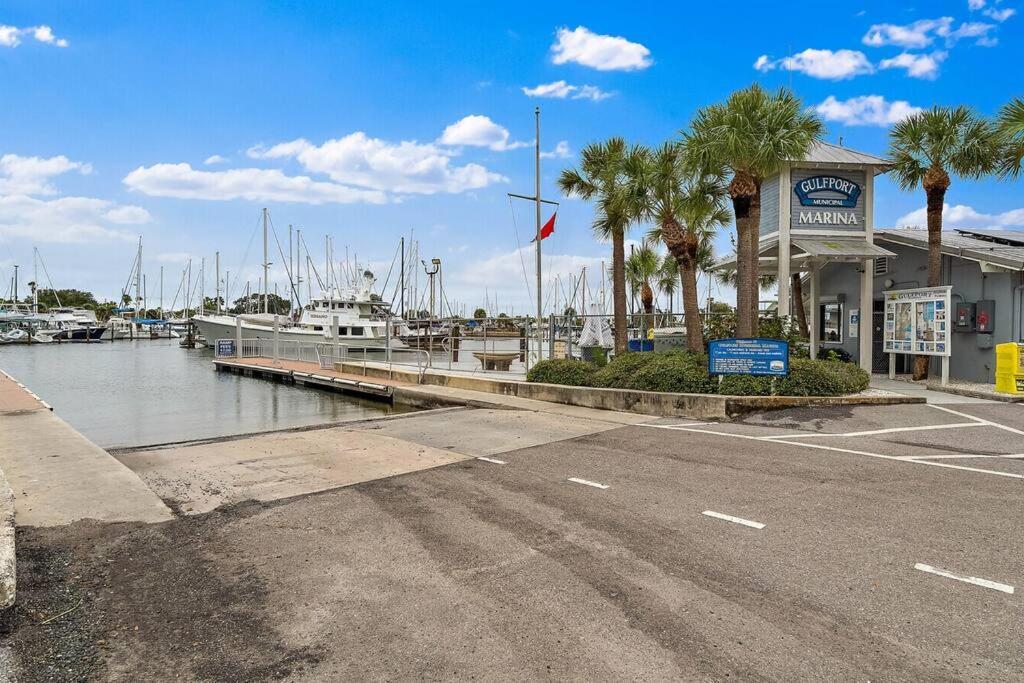 Quaint Gulfport Beach Bungalow 圣彼得堡 外观 照片