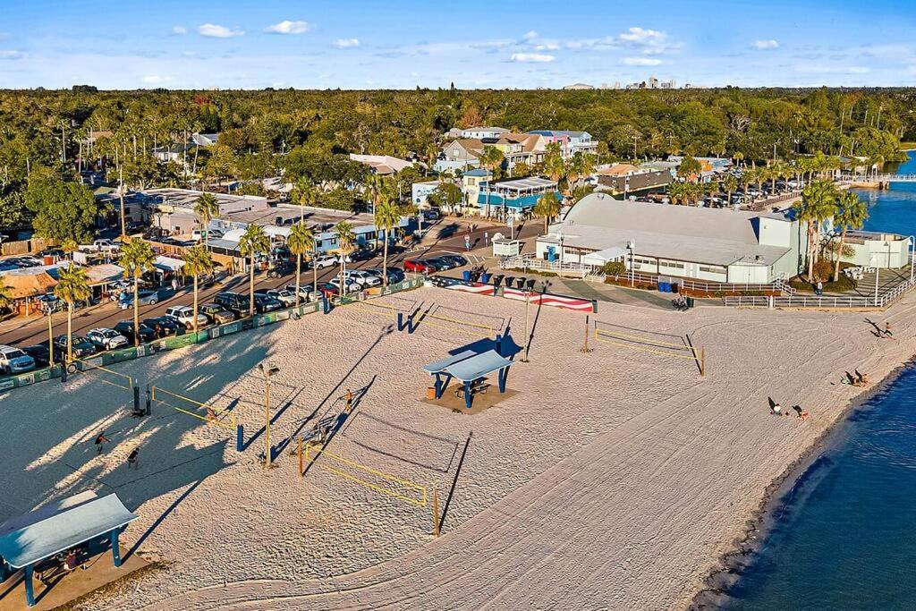 Quaint Gulfport Beach Bungalow 圣彼得堡 外观 照片