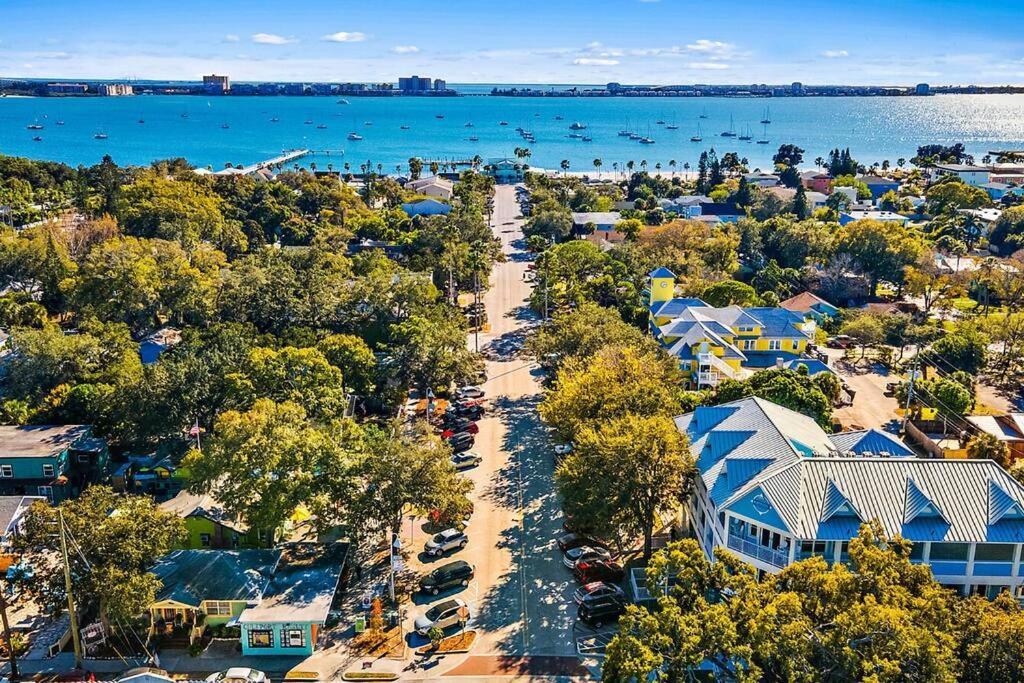 Quaint Gulfport Beach Bungalow 圣彼得堡 外观 照片