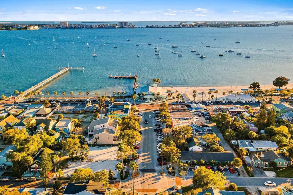 Quaint Gulfport Beach Bungalow 圣彼得堡 外观 照片