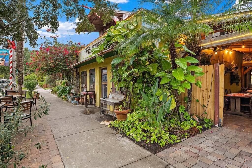 Quaint Gulfport Beach Bungalow 圣彼得堡 外观 照片