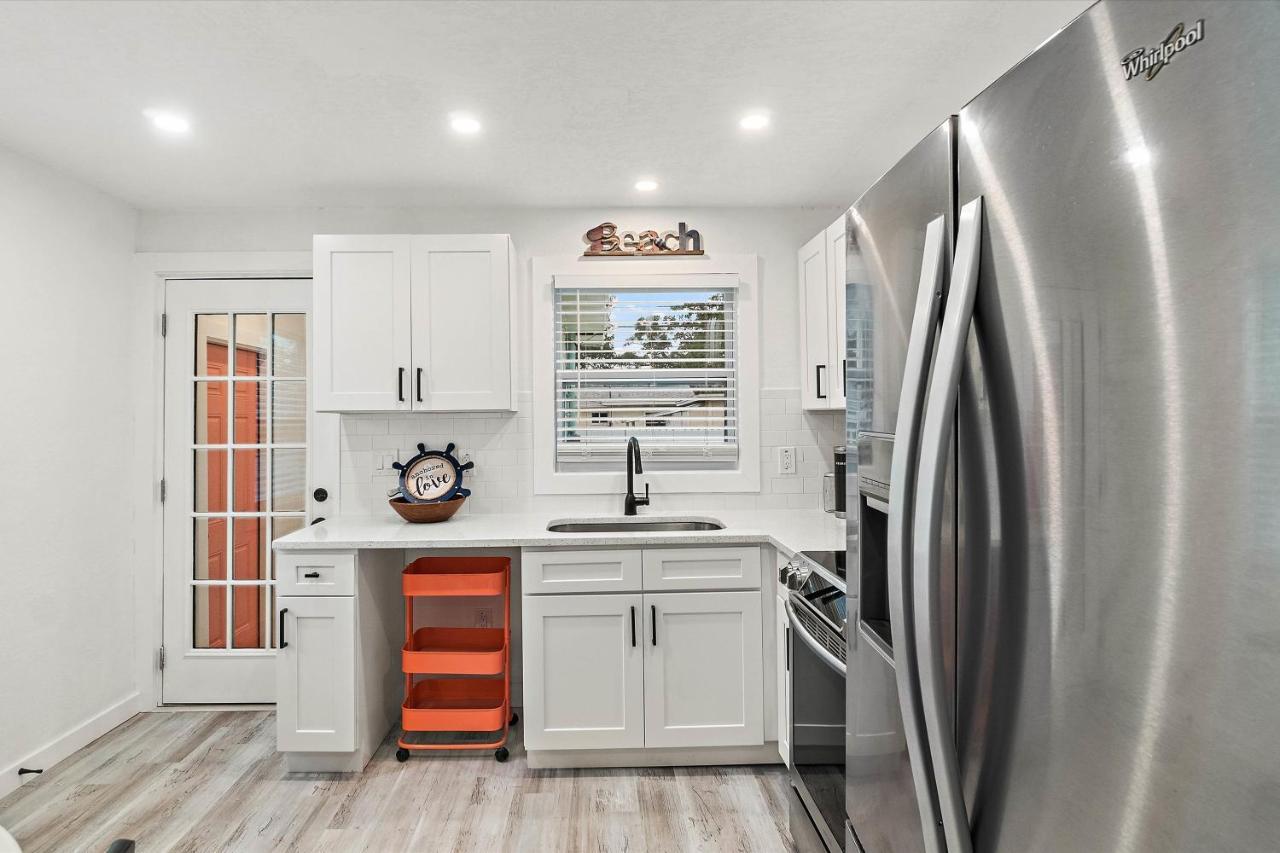 Quaint Gulfport Beach Bungalow 圣彼得堡 外观 照片
