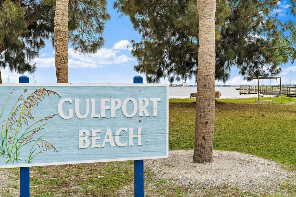 Quaint Gulfport Beach Bungalow 圣彼得堡 外观 照片